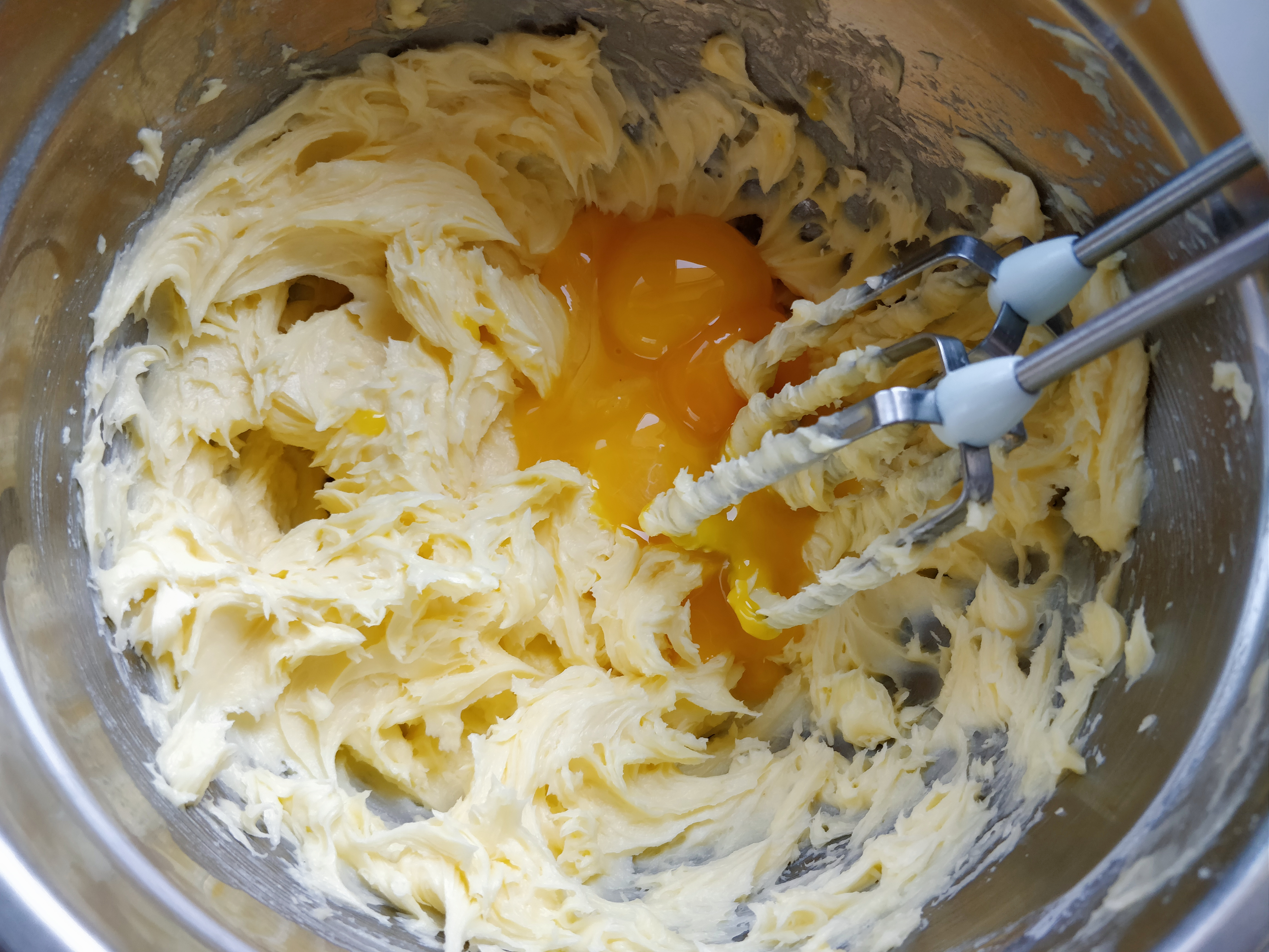 酥皮奶黄流心月饼私房配方分享,美心流心奶黄月饼6个装36元一盒