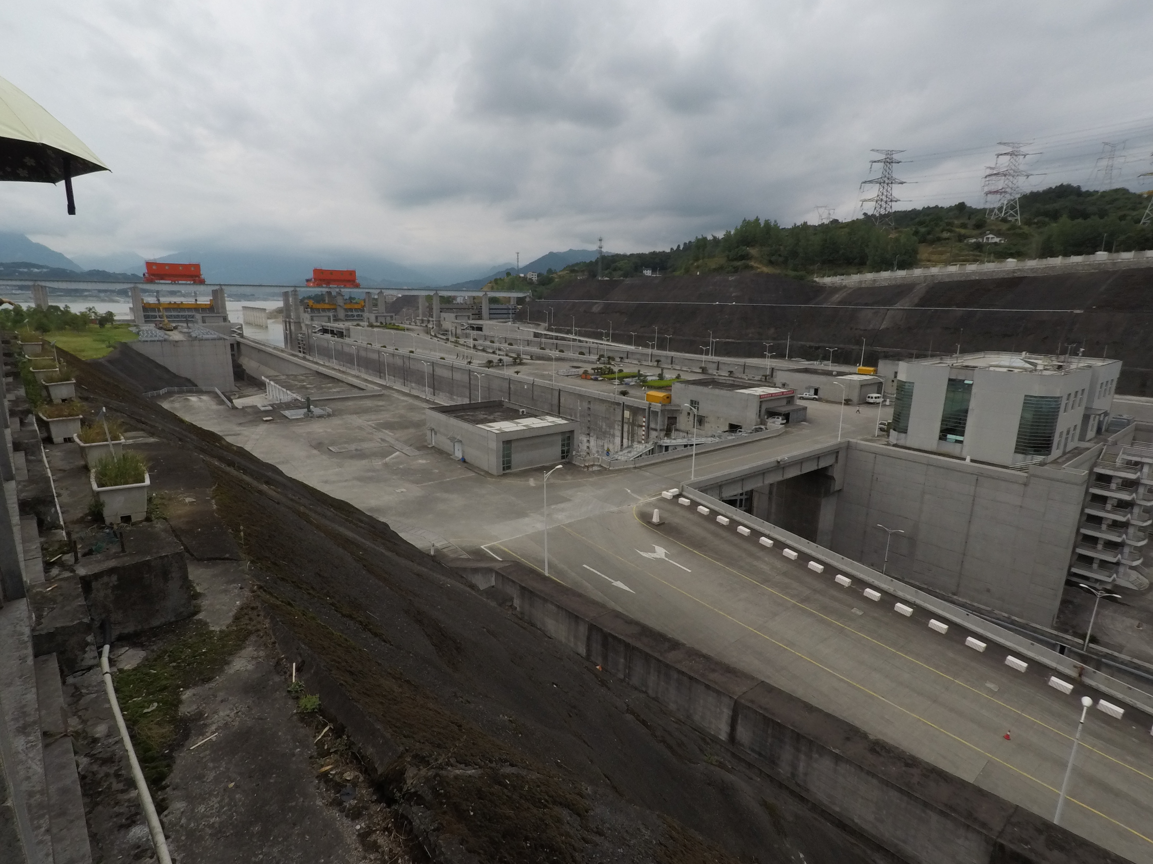 宜昌至三峡大坝自驾需要几个小时,从武汉的黄鹤楼到宜昌的三峡大坝