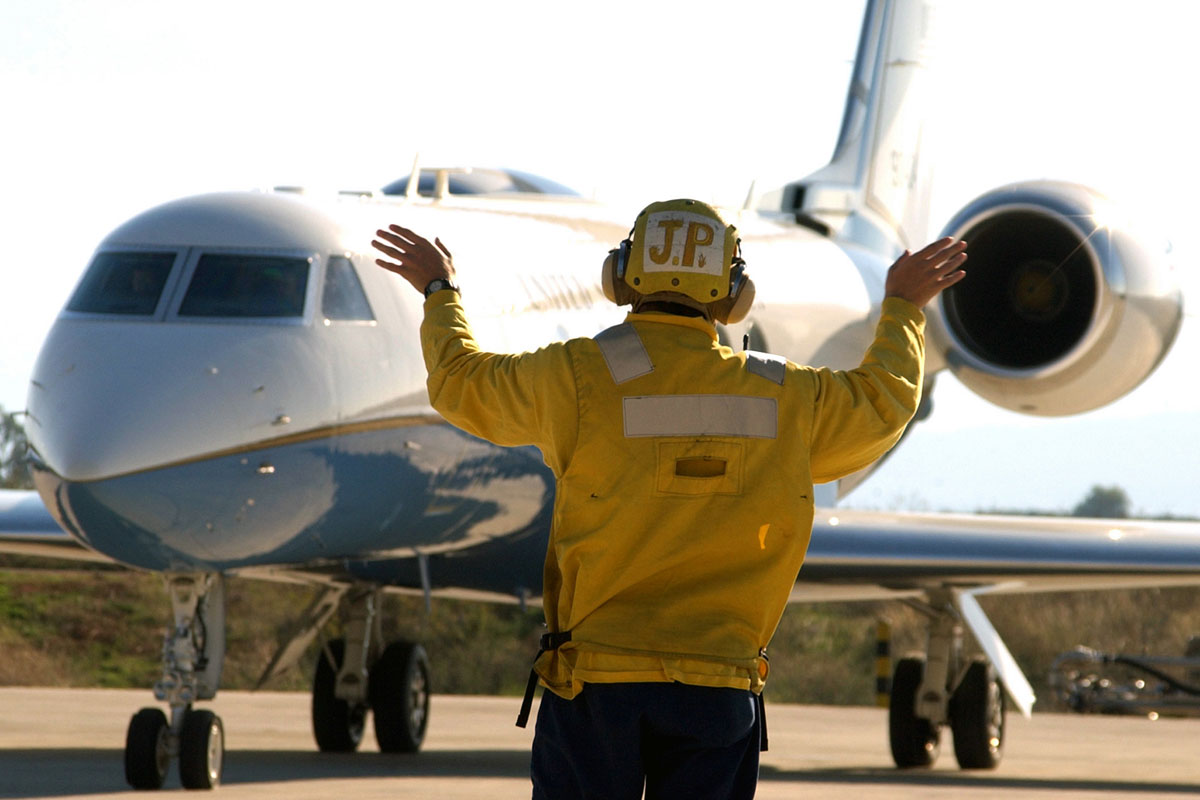 美国巴里号驱逐舰遇袭,里根号台湾海峡最新消息