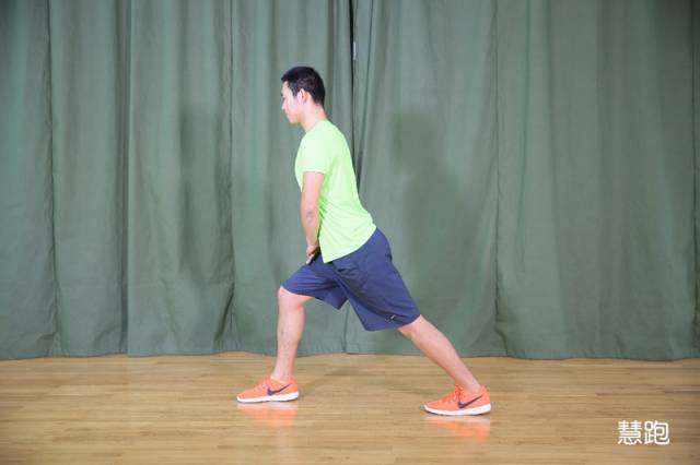 5公里跑后拉伸动作,跑后拉伸详细教程