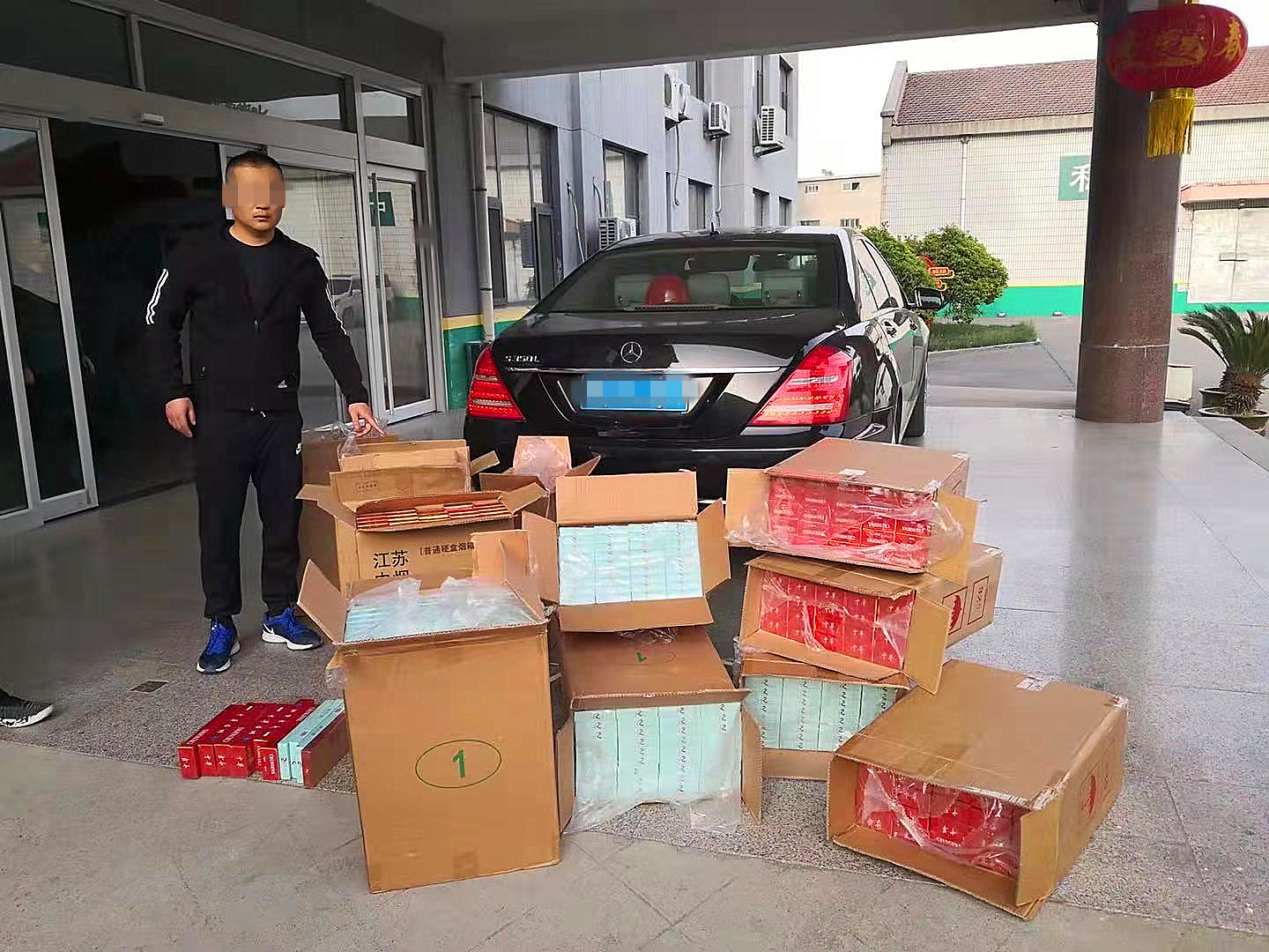 南京炫赫门假烟怎么查询真伪,南京炫赫门卷烟多少钱一条