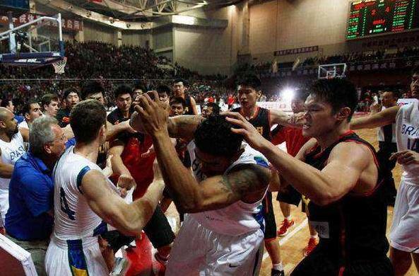 阿联的头号小迷弟,朱芳雨阿联年轻的时候
