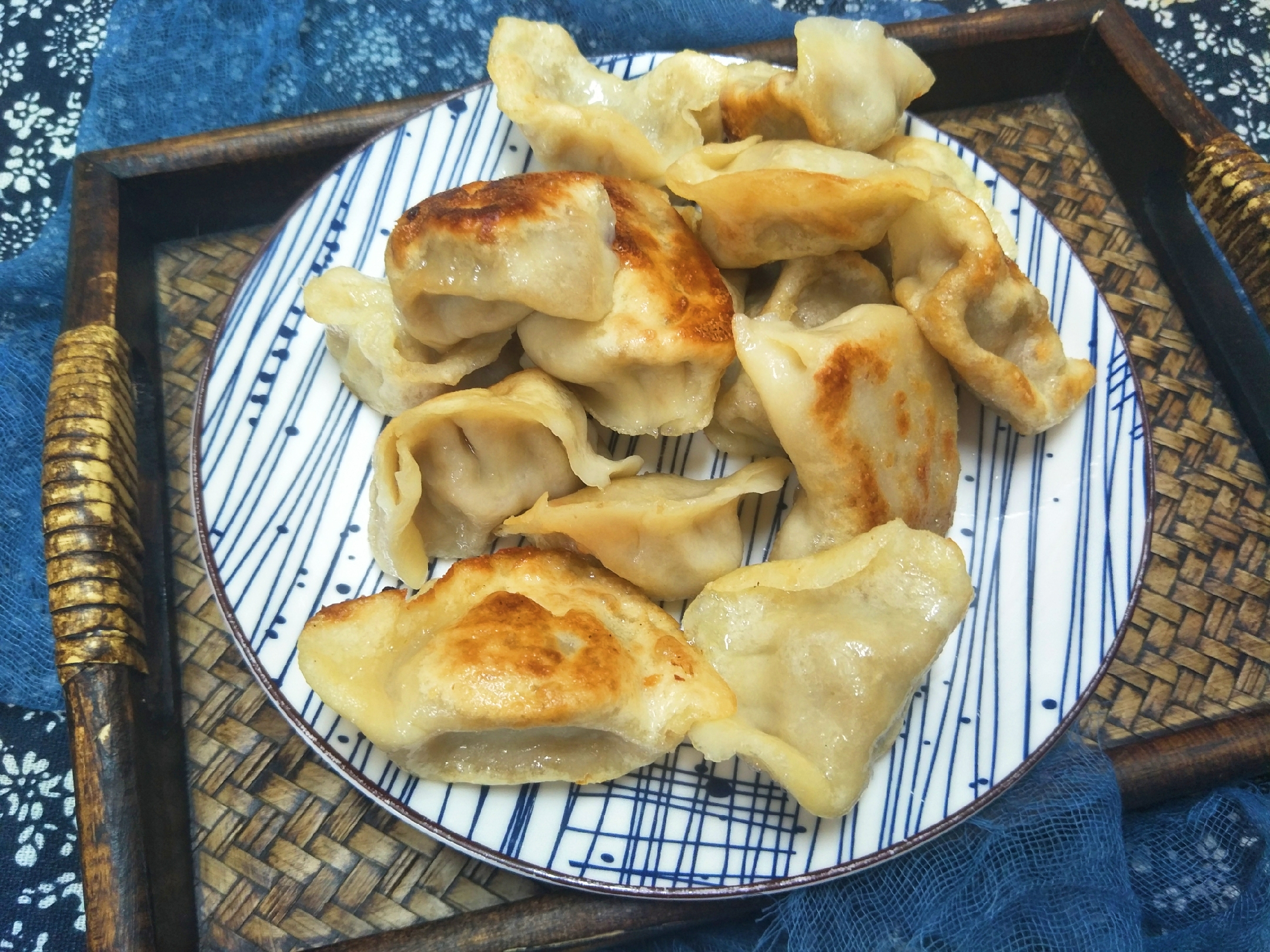 剩饺子怎么做好吃不粘锅,剩饺子怎么弄好吃