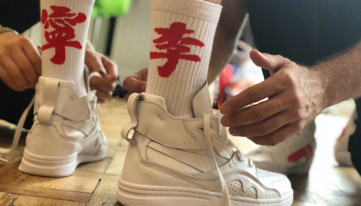 中国人是背后大买家？DG、韩国乐天、加拿大鹅全部“复活”了！