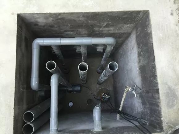 地面上鱼池自动排污过滤施工方法,鱼池过滤系统怎么实现自动排污的