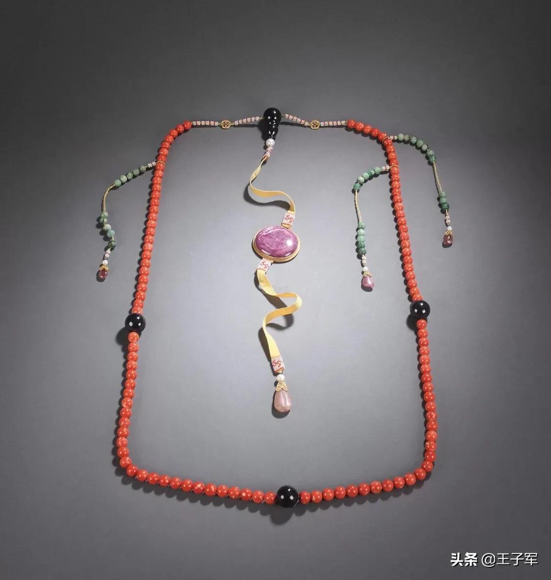 清朝官员戴的朝珠多少颗,清代皇上的朝珠是什么材质