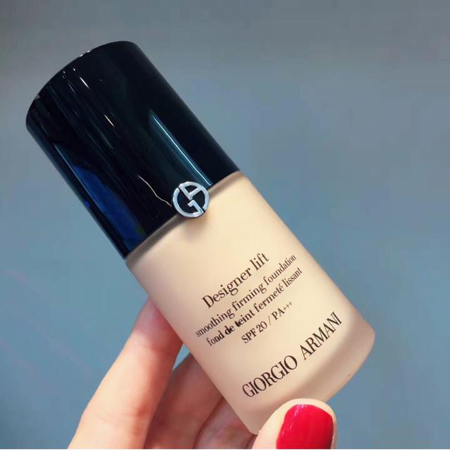 干皮瑕疵多适合用粉底还是气垫,mac定制无瑕粉底干皮测评