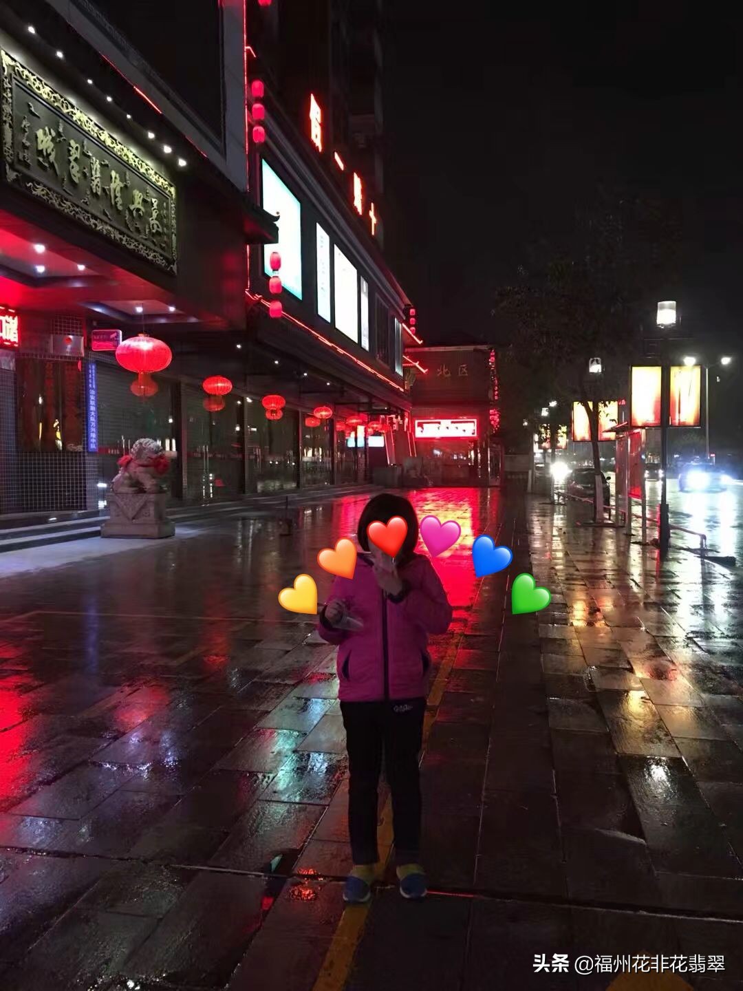 熊孩子把翡翠弄到一地,熊孩子扯翻一桌翡翠损失十几万