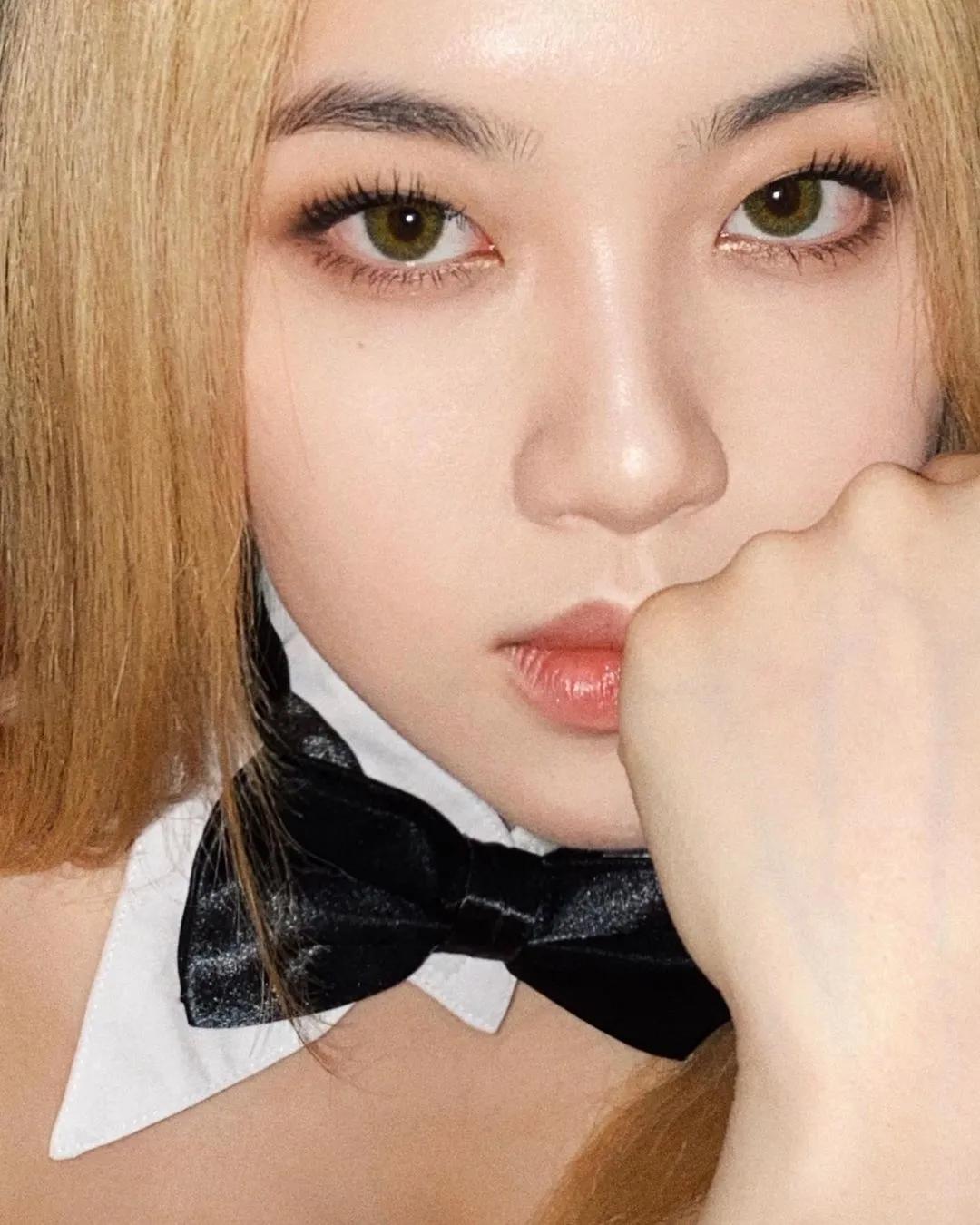 lisa和rosie秀恩爱,lisa与rosa在直播间接吻