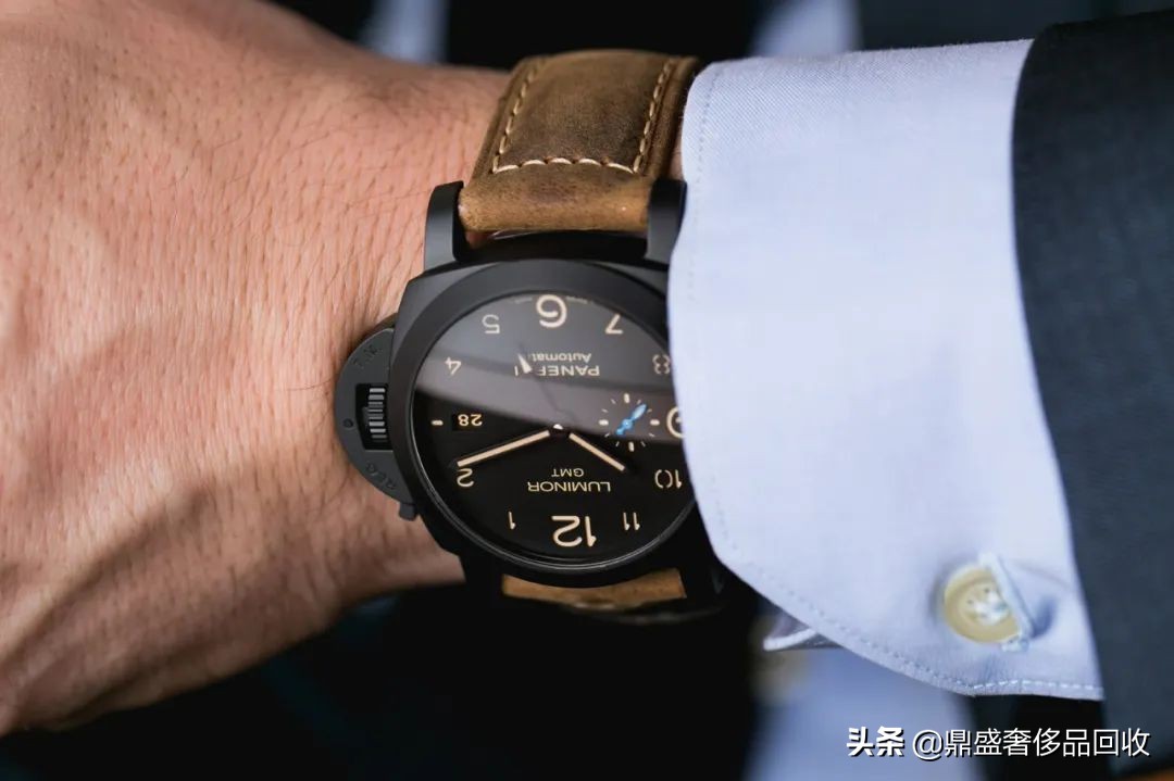 各种手表材质的优缺点,黑色手表什么材质更耐用