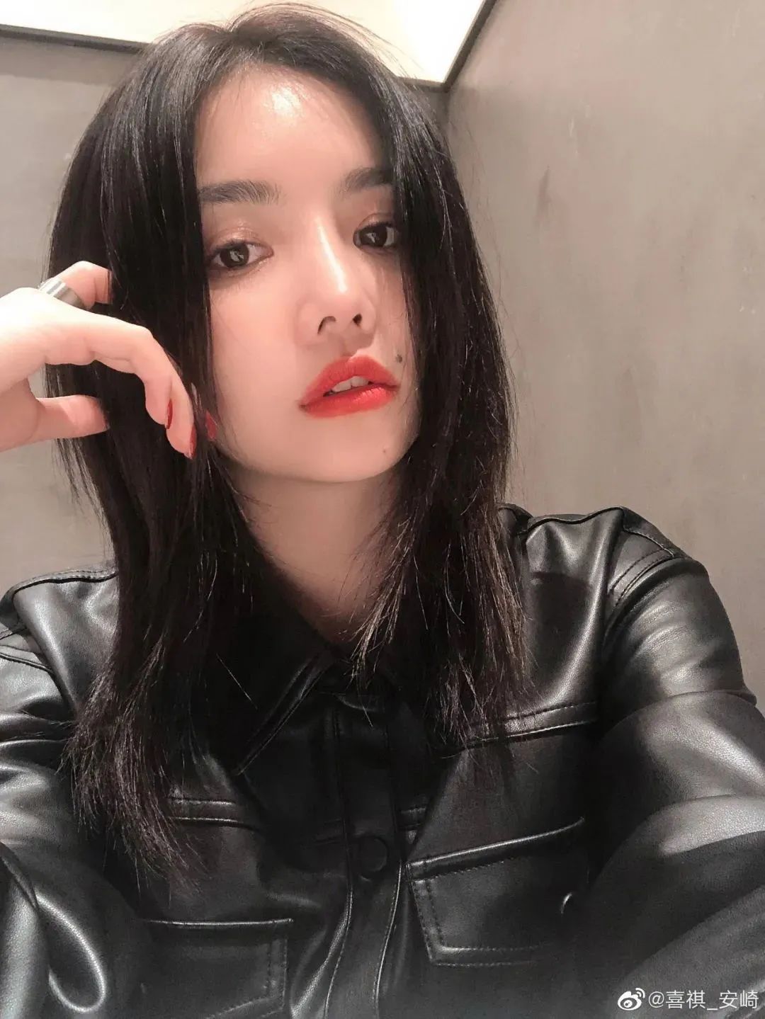 安崎的痣之前和现在对比,安崎痣的真实长相