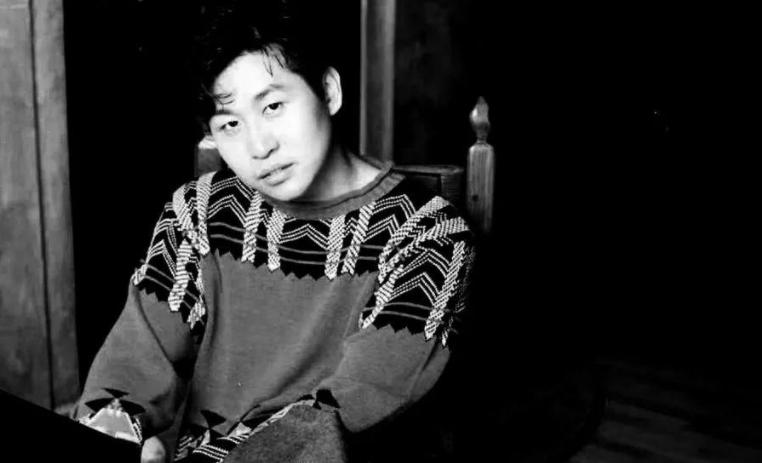 还记得唱《水手》的郑智化吗？隐退歌坛多年，如今怎么样了？