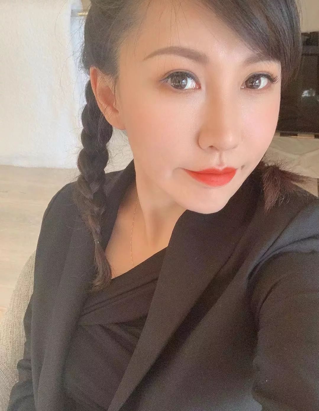 什么口红显白又提升气色又不沾杯,口红也是一种战斗力