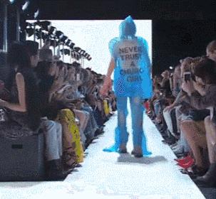 J姐的钻石牙，HBA的双头鞋……看得我只想好好当个穷人