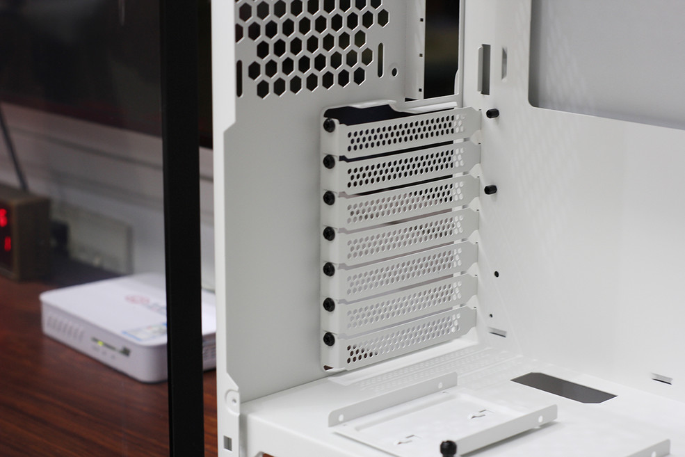 麻雀虽小，用“料”十足——Tt（Thermaltake）挑战者H3机箱体验