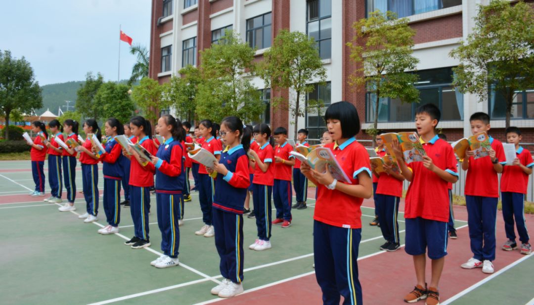 华立中英文学校是不是贵族学校,华立中英文学校升学