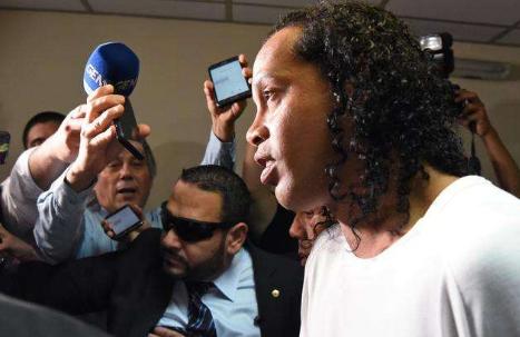 小罗足球传球,足球是圆的什么都有可能