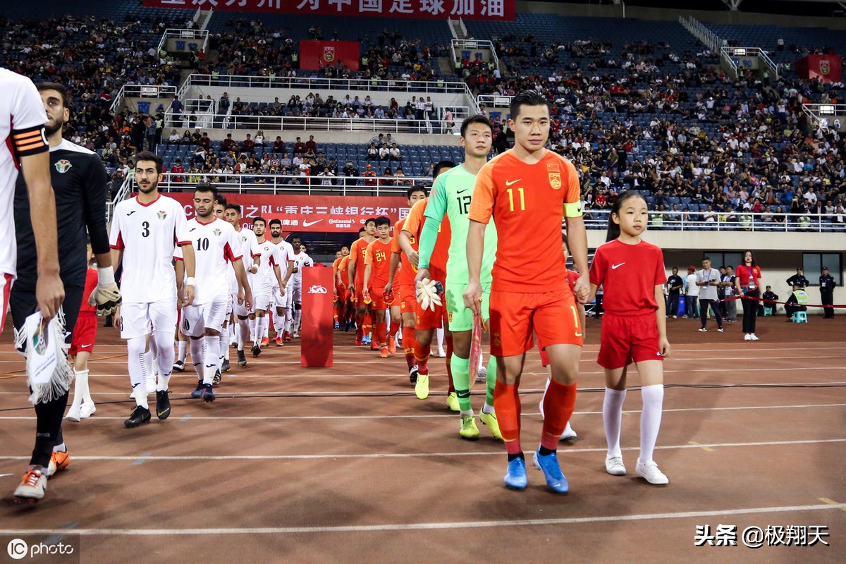 对*旗国**负责！92分钟队长这一幕让人赞叹！U22国足1个月发生了什么？
