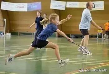 羽毛球捡球误区,羽毛球双打误区