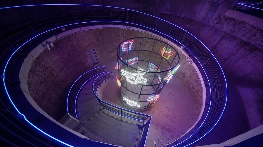 prada品牌墙,prada设计用色