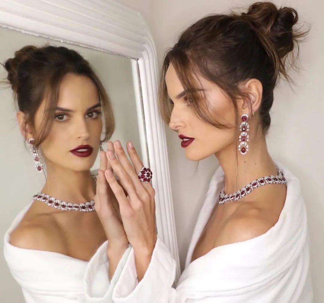 欧洲杯“最撩人”10大球星女伴：大都是超模，C罗女友曾当过保姆