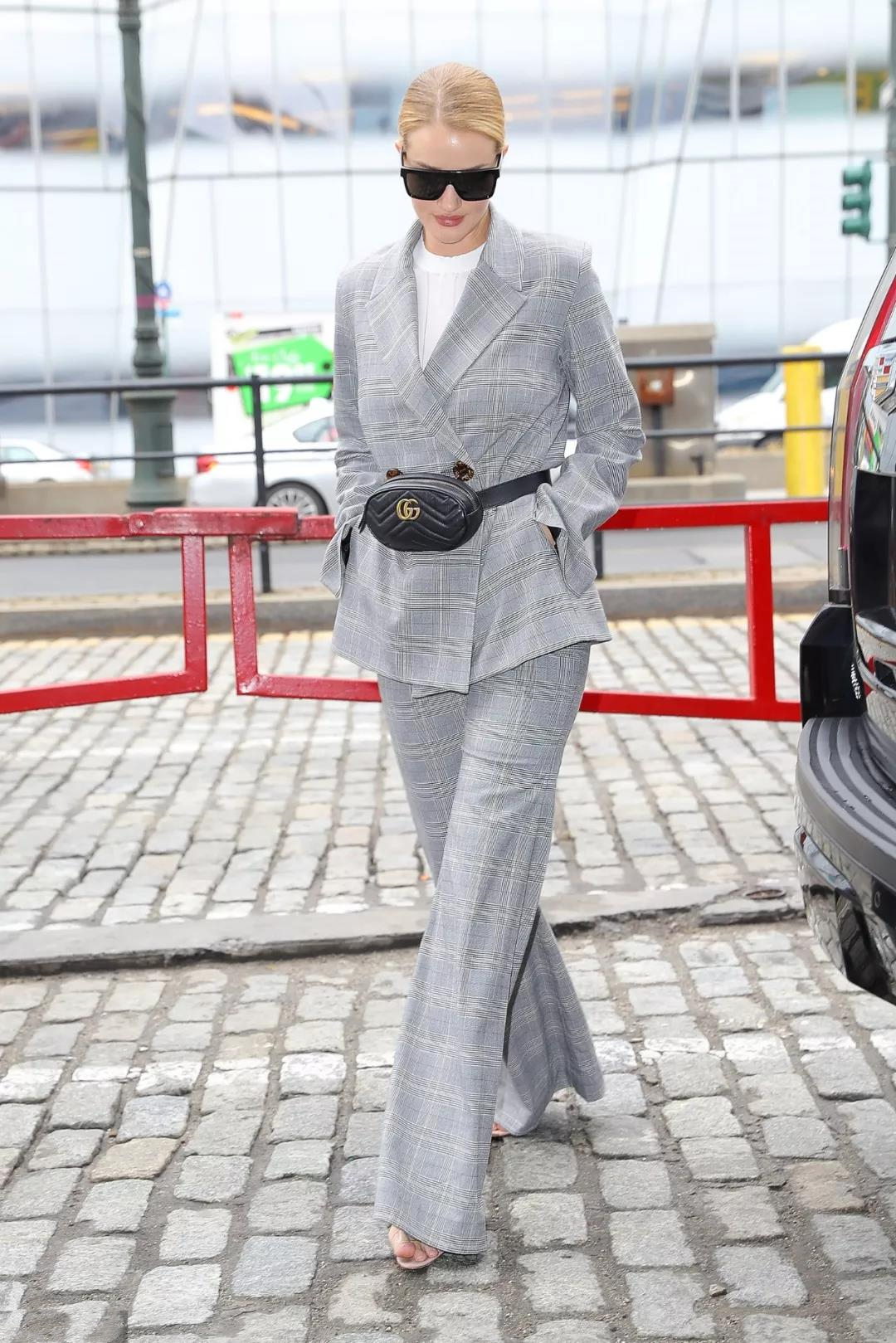 又一件“土味”单品回潮了,腰包竟成了时尚圈的新宠儿