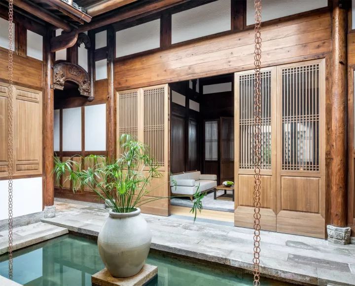 一晚80000，历时10年，耗资33亿的上海安缦，...