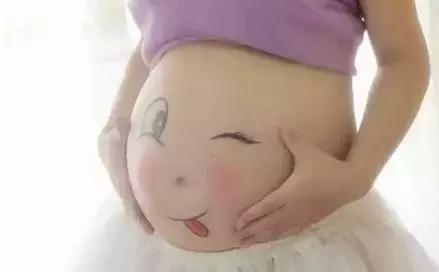 应采儿晒二胎胖的样子,应采儿孕肚照