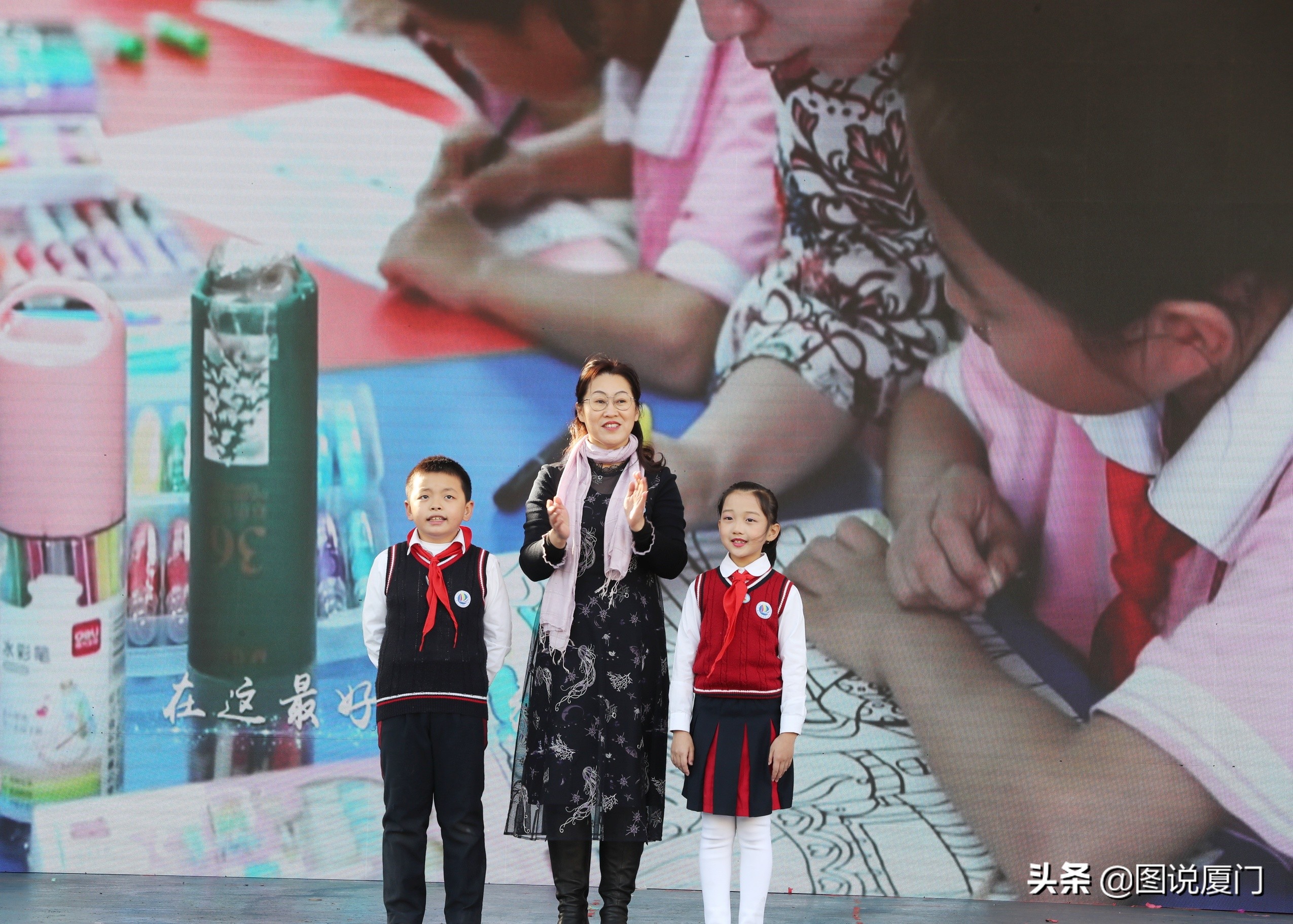 东渡二小凤凰花开,厦门市东渡小学2017年长什么样