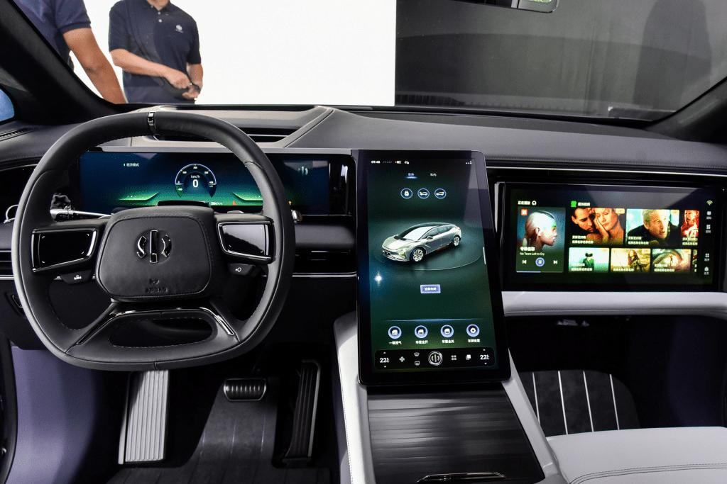 造车新势力的“异类”,华人运通的“副业”,高合什么来头?