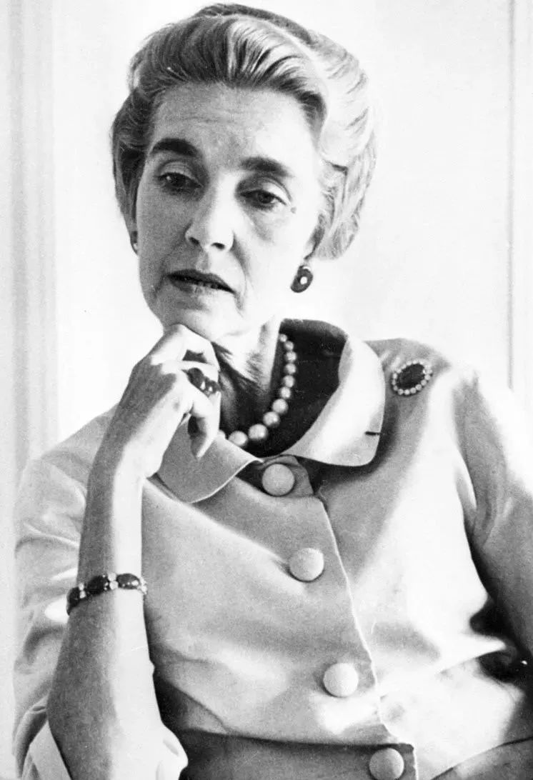 身家上亿的她，做了一辈子“公主梦”，最后人财两空