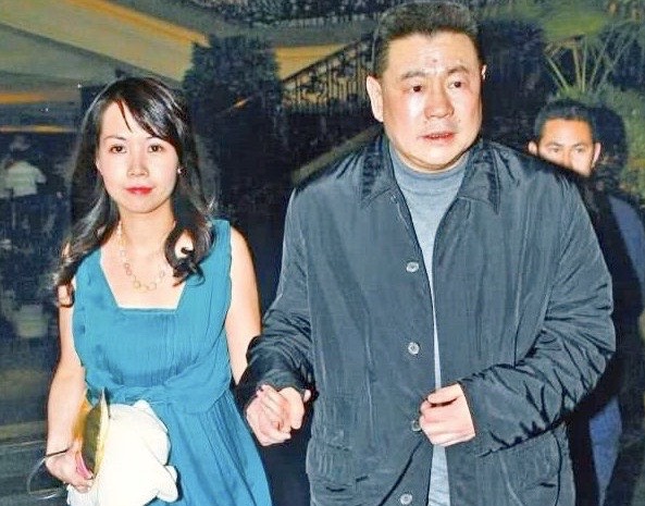 吕丽君与刘銮雄离婚,吕丽君刘銮雄身价