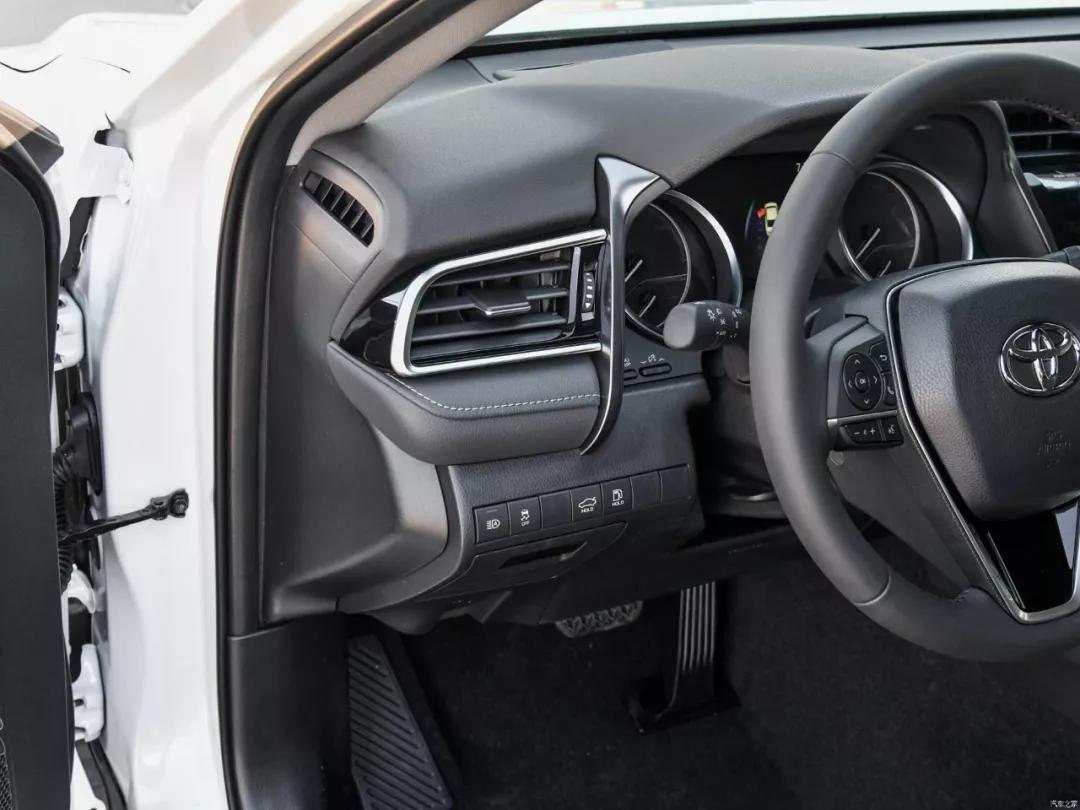 试驾凯美瑞双擎油耗,丰田凯美瑞混动豪华版试驾视频