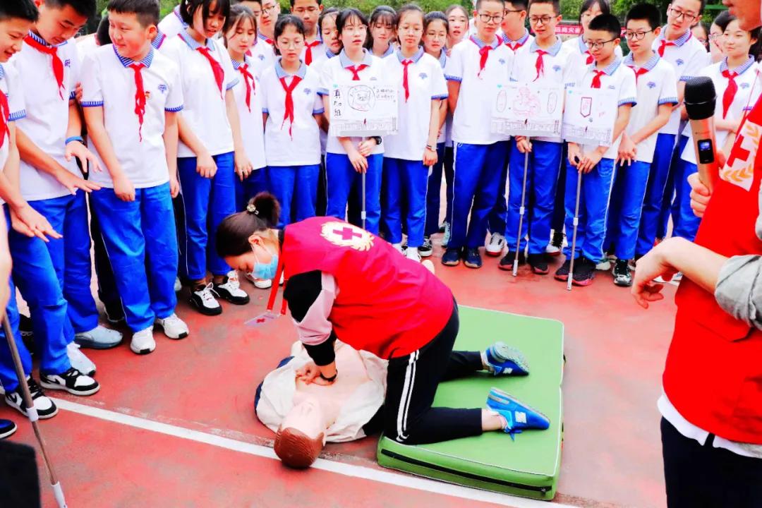 防控疫情决胜中考校长讲话,疫情防控高三年级考试