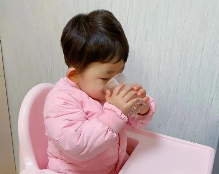 宝宝不爱喝奶是奶粉的问题么,宝宝不爱吃饭这几点你肯定没做对