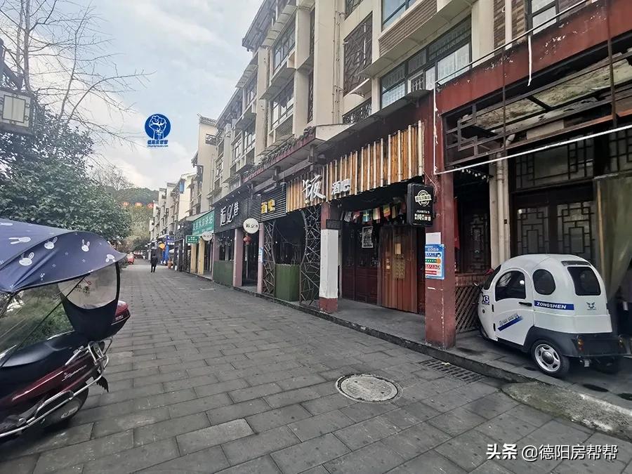 在这些酒精浓度50°的德阳街头，“耍家们”找到了商机