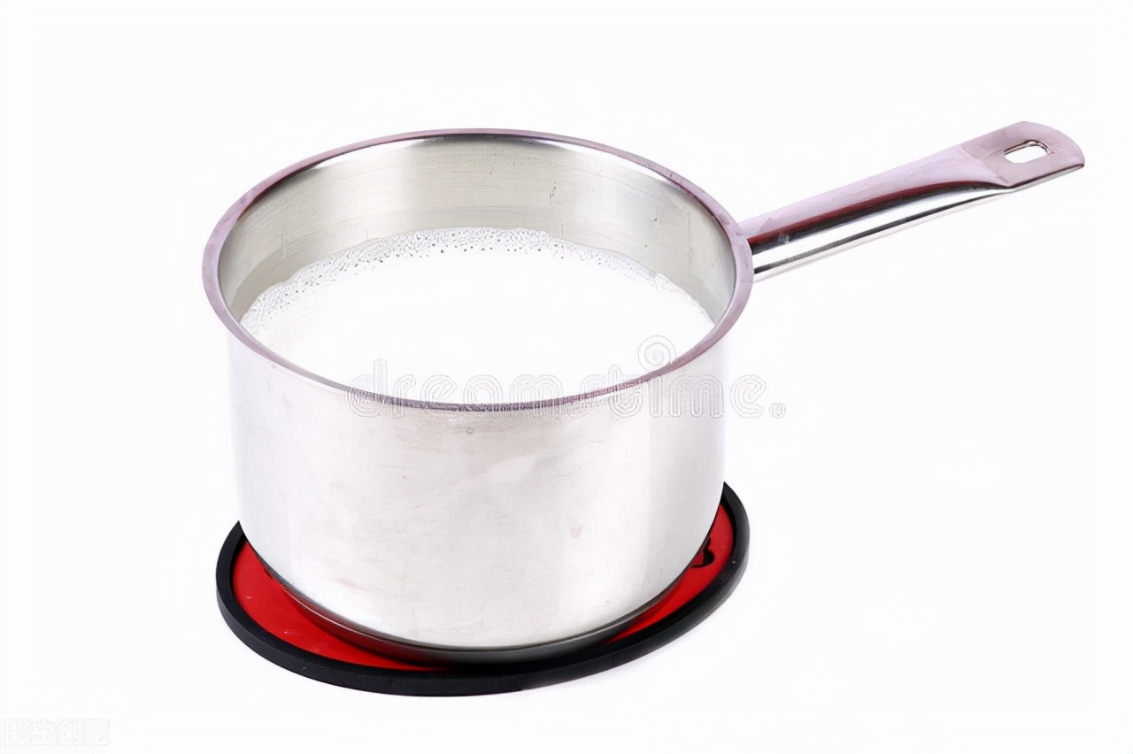 睡前喝牛奶危险声明,睡前喝一杯牛奶严重的后果