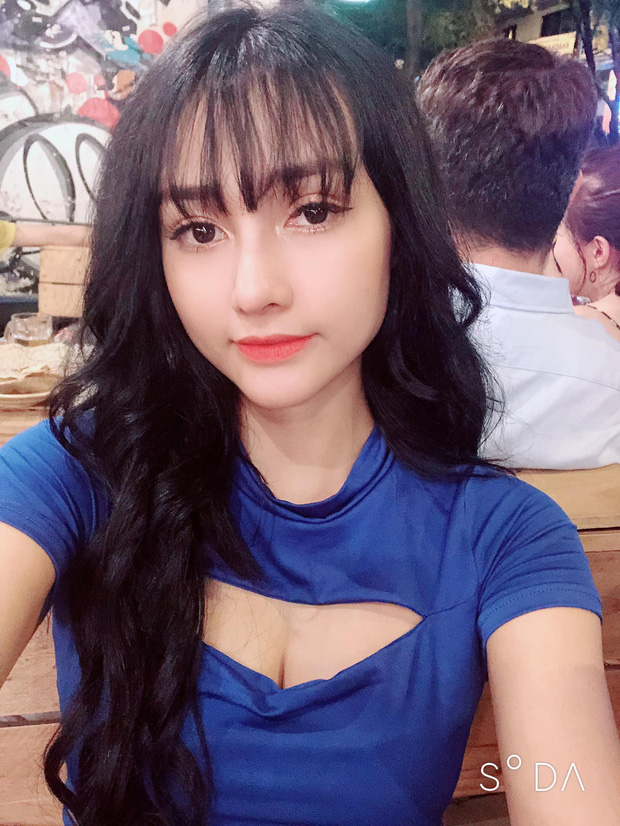 冬运会足球决赛,足球赛现场美女