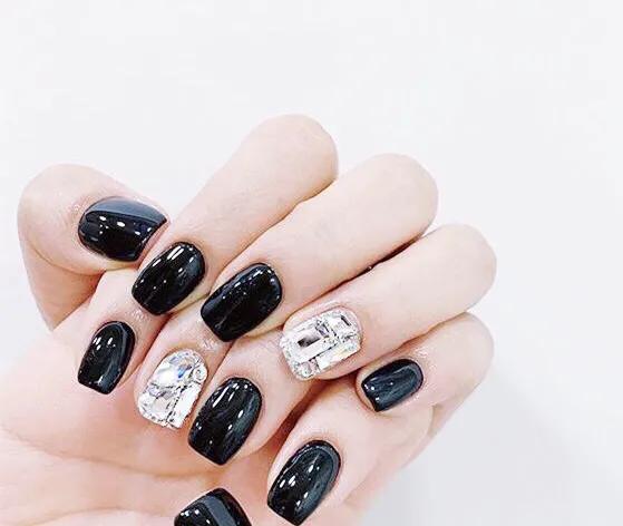 有一种颜色叫blackpink,blackpink黑色火焰美甲