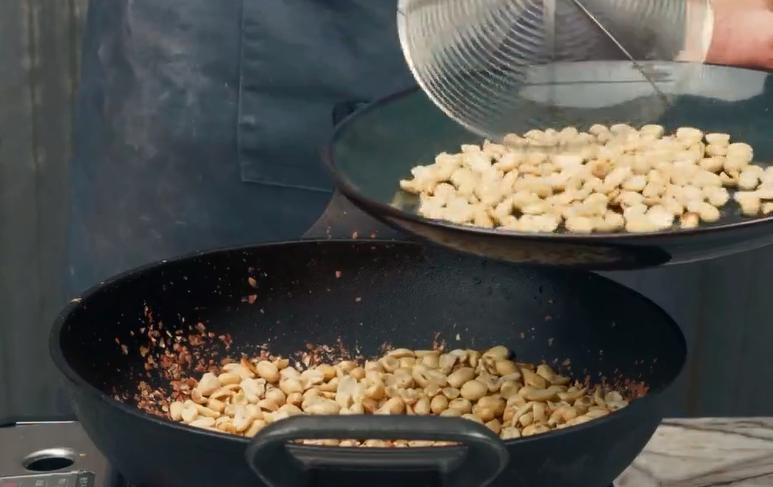 香酥花生芝麻糖的做法,花生芝麻糖不太甜的做法