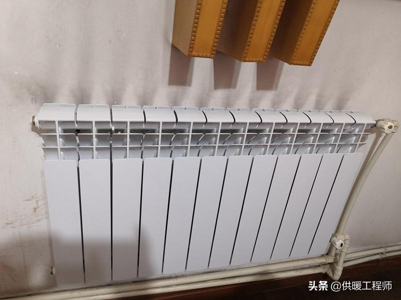暖气片熏黑墙面，地暖维修麻烦，装这种暖气去除了他们很多缺陷