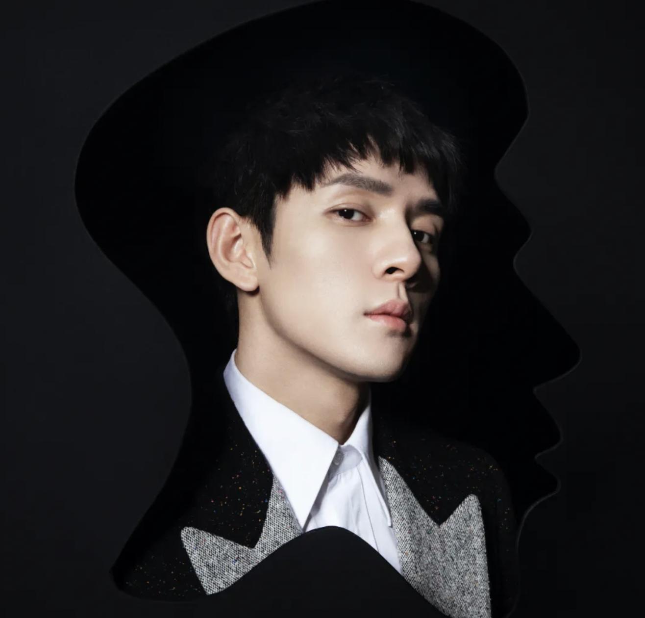 湖南小伙直播卖口红暴富：从月薪三千到花1.3亿买豪宅，凭啥？