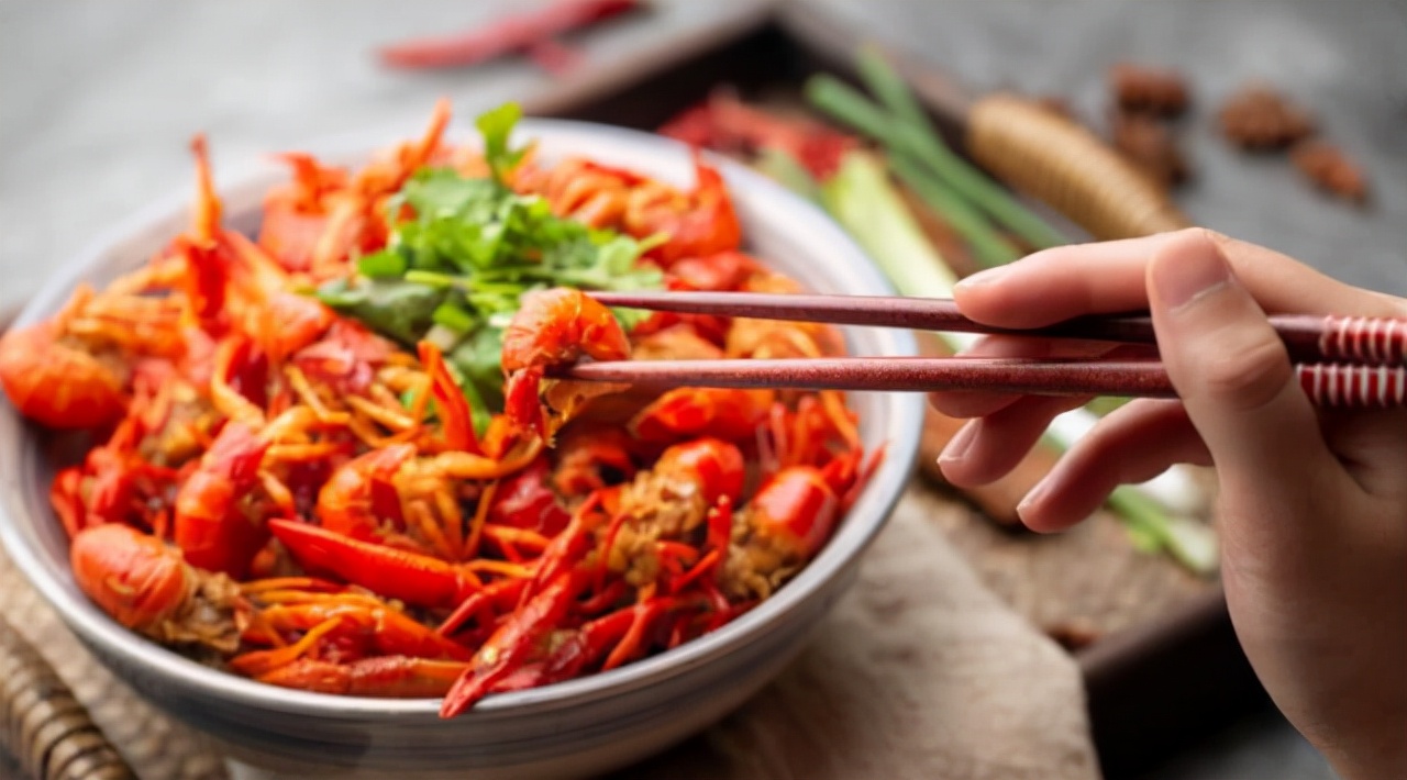 裤衩老有黄色分泌物是怎么回事,女裤有血丝怎么回事