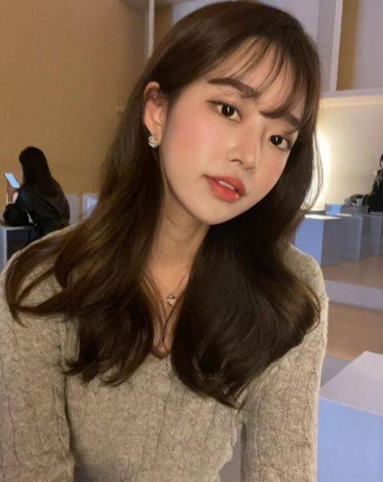 适合脸大头发比较蓬的人烫的卷发,大脸头秃圆脸适合怎样披头散发