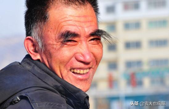 看相眉毛一半浓一半淡代表什么命,俗语三十生豪四十亡