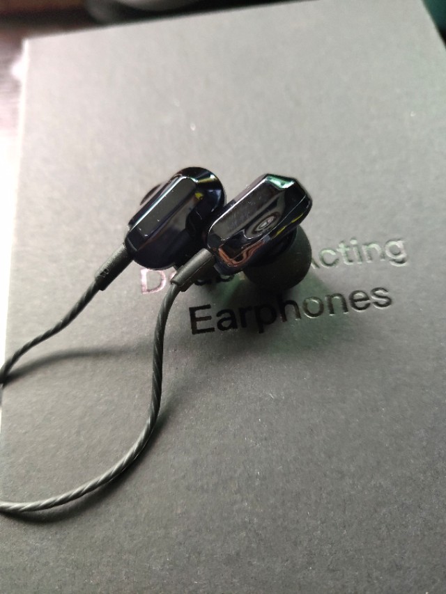 戴上它你就是全淘宝最靓的仔，月销3w笔的唐麦A8到底如何？