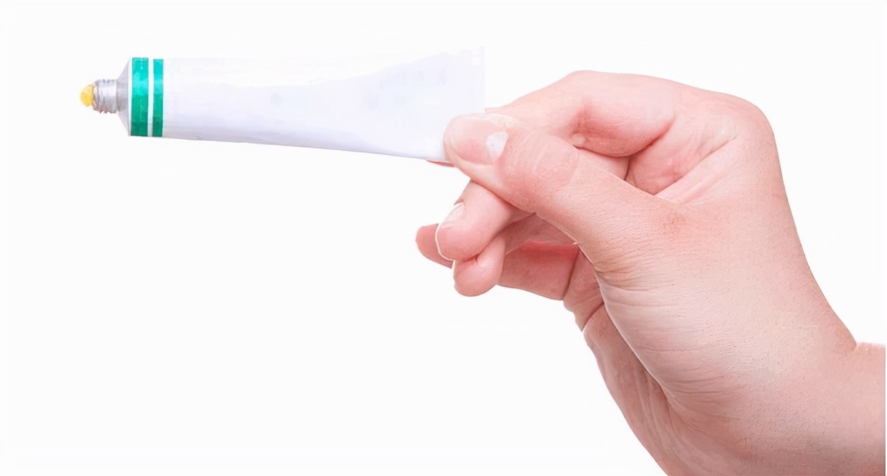 红霉素软膏,涂在脸上,会有什么变化?这些年不知道,“亏大”了