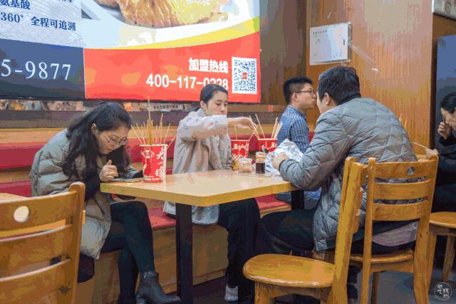 日销5万的串串店,日营业额1000的串串店