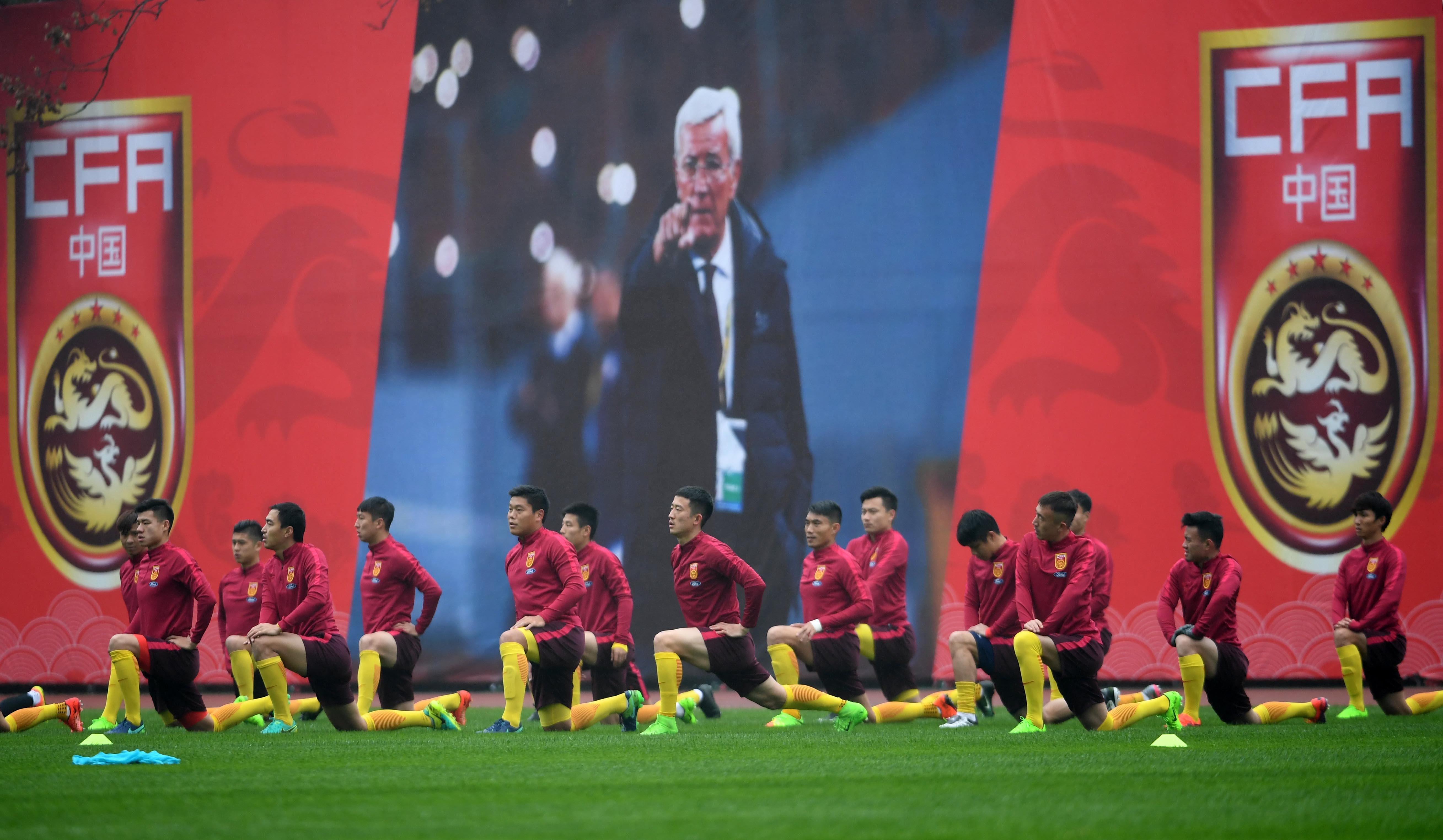 球王李惠堂和贝利打过比赛,李惠堂比贝利更早的球王