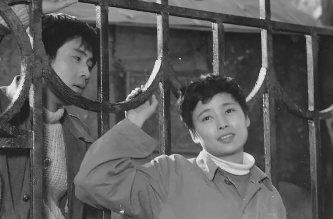 既有实至名归的双黄蛋，也有宁缺毋滥的空缺，最早那届金鸡奖好刚